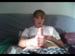 boy jerking  - FULL VID @ LOCALAMATEURSEXTUBE dot COM